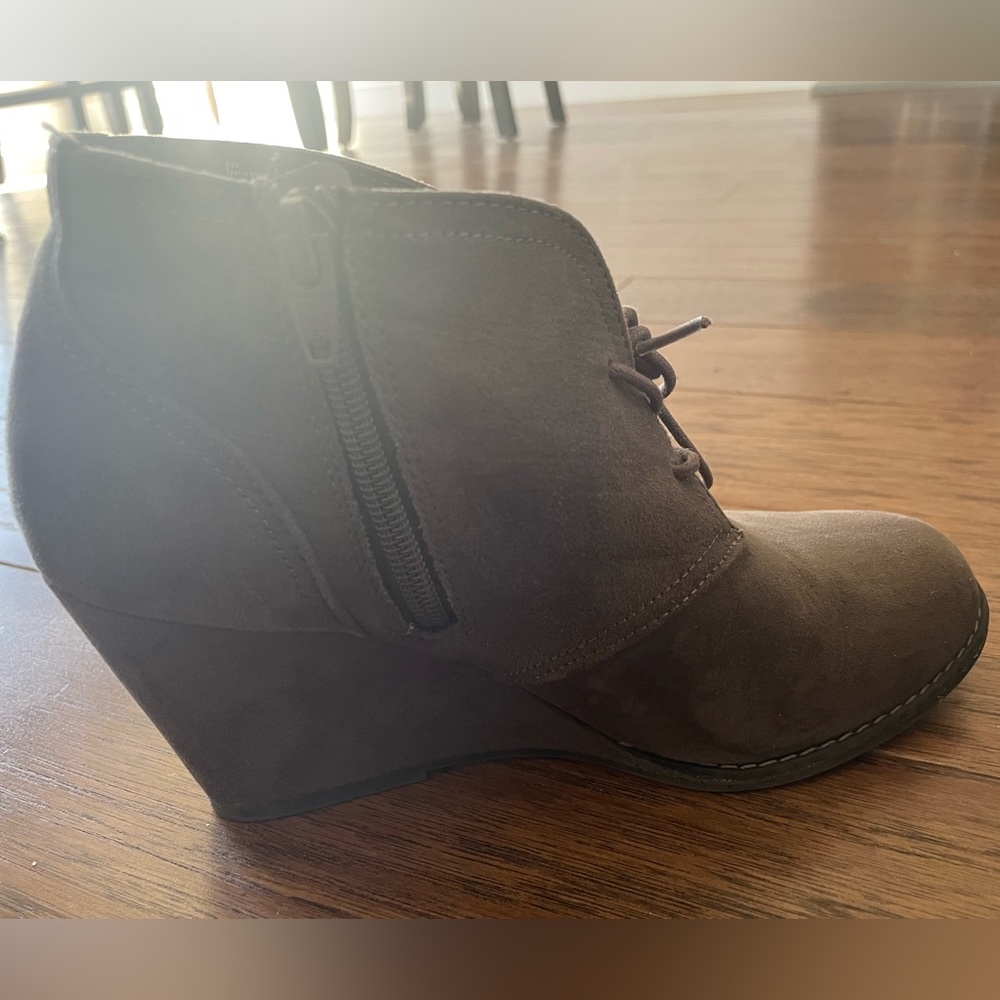 Universal Thread Booties - Size 8 - Picture 9 of 11